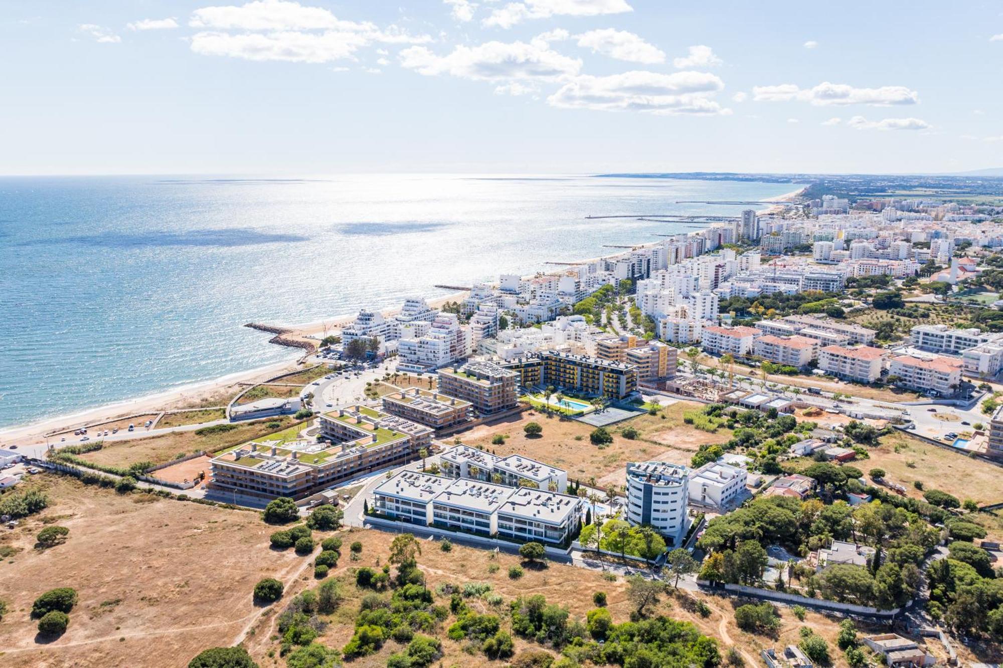 Cavalo Preto Luxury Beach Apartment By Golden Zenith Куартейра Екстериор снимка