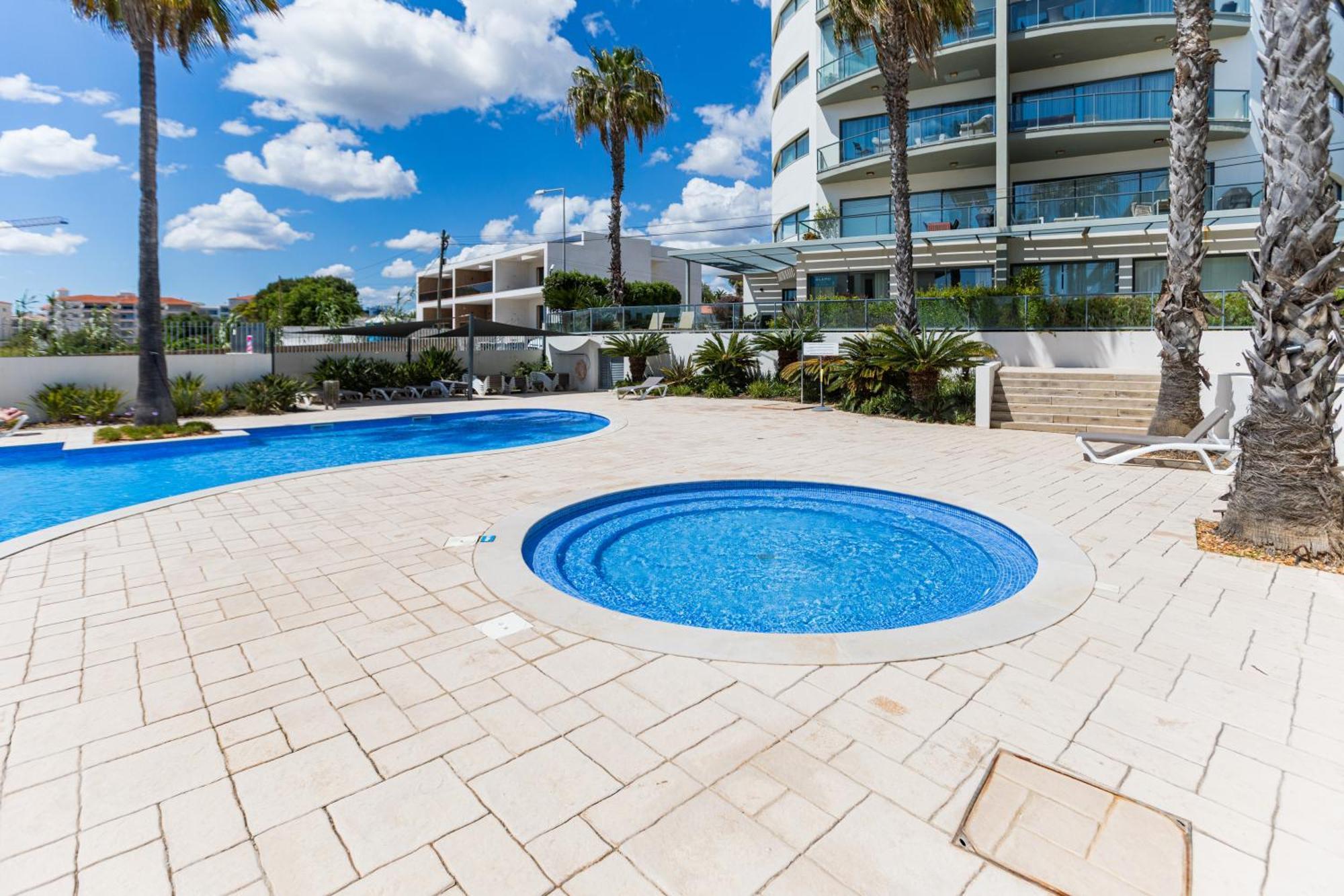 Cavalo Preto Luxury Beach Apartment By Golden Zenith Куартейра Екстериор снимка